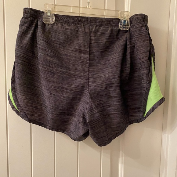 BAYLOR UNIVERSITY LOGO SHORTS - Picture 2 of 3